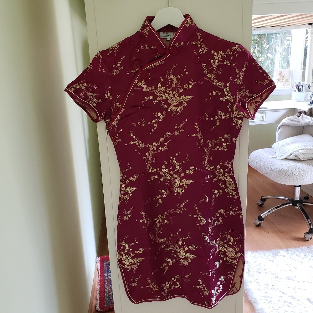 Purple traditional Chinese dress qipao